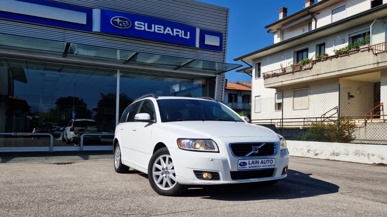VOLVO V 50 1.6 Momentum