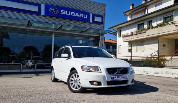 VOLVO V 50 1.6 Momentum