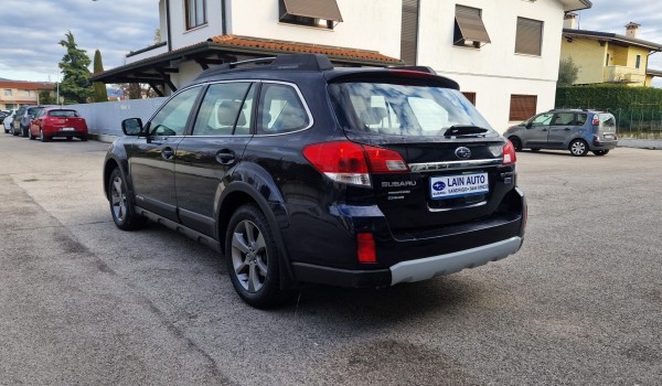 Subaru OUTBACK 2.0d CVT Adventure